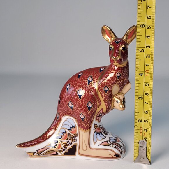 Royal Crown Derby Kangaroo with Joey Paperweight Figurine - Picture 7 of 7